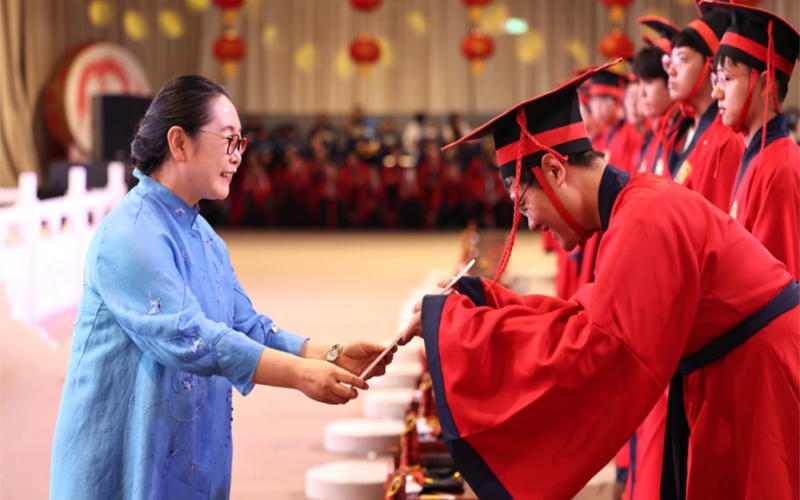 金秋揚(yáng)帆，逐夢(mèng)遠(yuǎn)航！榮程學(xué)子成人禮儀式