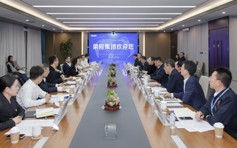 榮程集團董事會主席張榮華與中國能建北方區(qū)域總部黨委書記、總經(jīng)理邢巧英座談交流